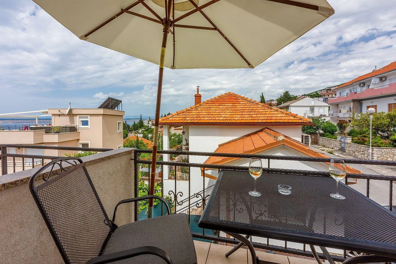 Bezauberndes Studio Nur 100 Meter Zum Strand Mit Sauna, Whirlpool, Meerblick, Wifi Dramalj 0*,  Croatia