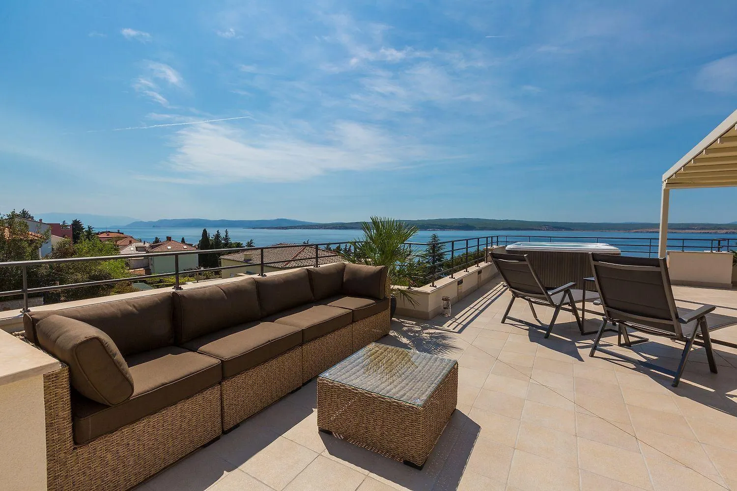 Bezauberndes Studio Nur 100 Meter Zum Strand Mit Sauna, Whirlpool, Meerblick, Wifi Dramalj Apartment