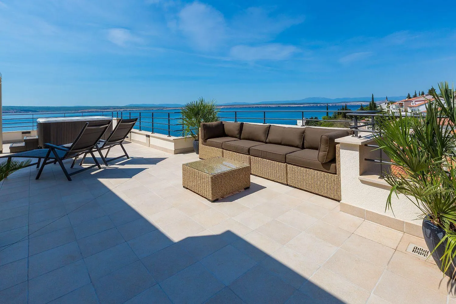 Bezauberndes Studio Nur 100 Meter Zum Strand Mit Sauna, Whirlpool, Meerblick, Wifi Dramalj 0*,  Croatia